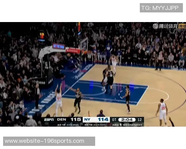 尼克斯与热火激战正酣球迷期待季后赛精彩对决